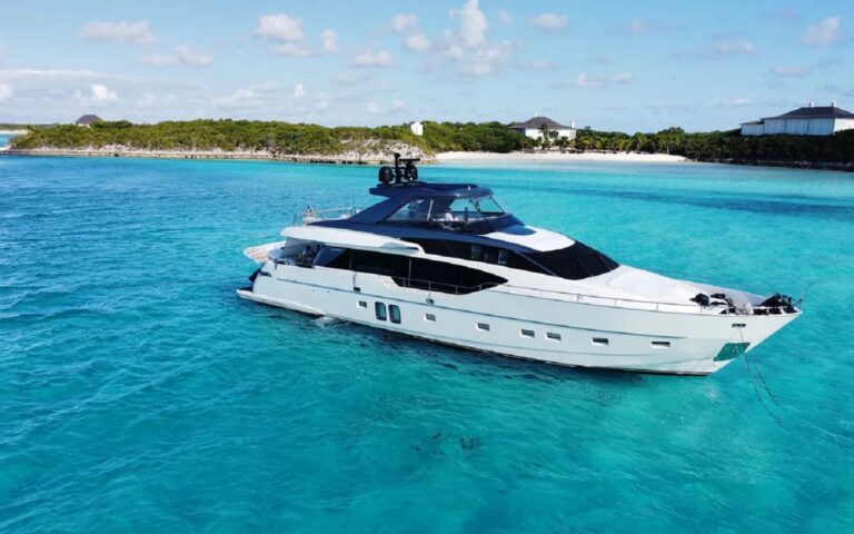 Luxury Yacht C-DAZE