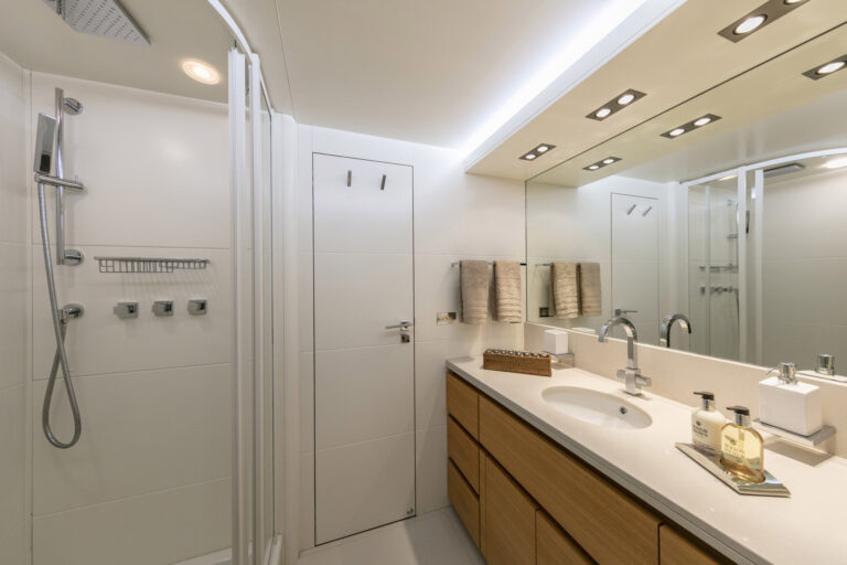Double Ensuite Bathroom
