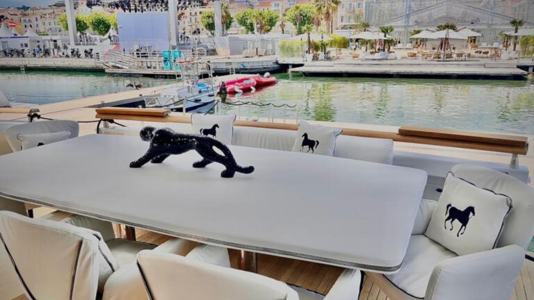 Main Deck Aft Dining