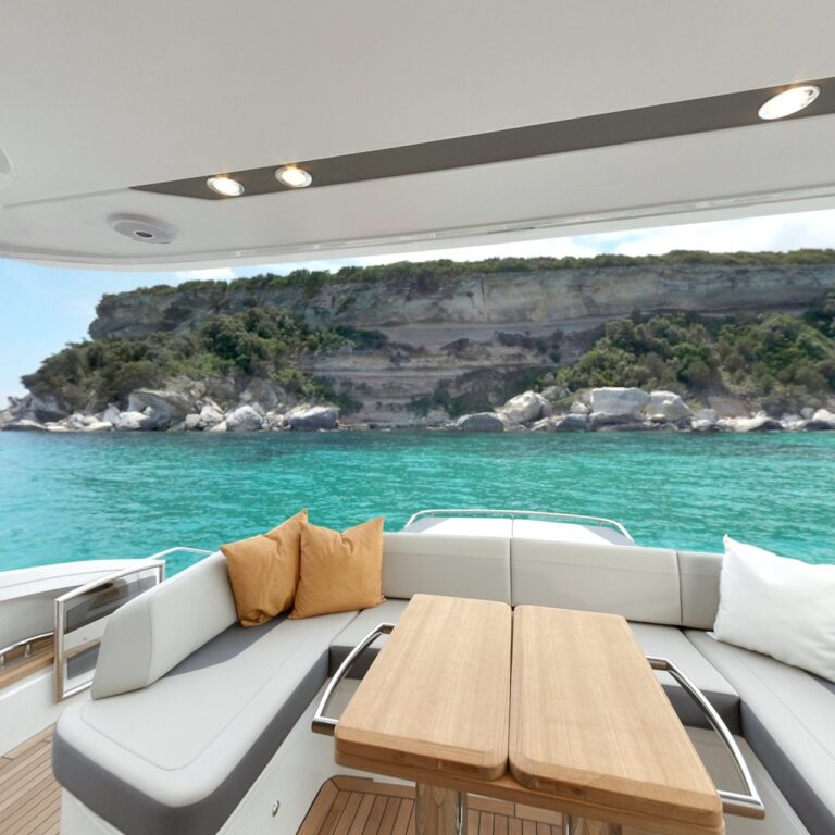 Main Deck Aft Dining