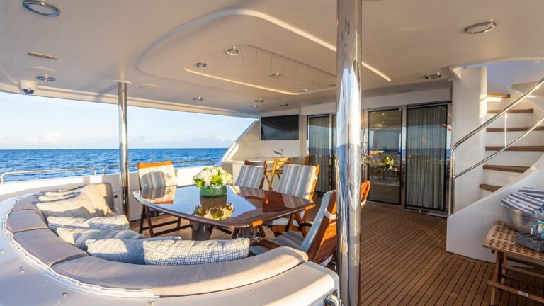 Aft deck dining