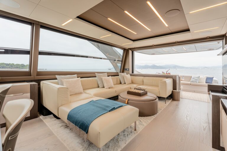 Main Salon Lounge