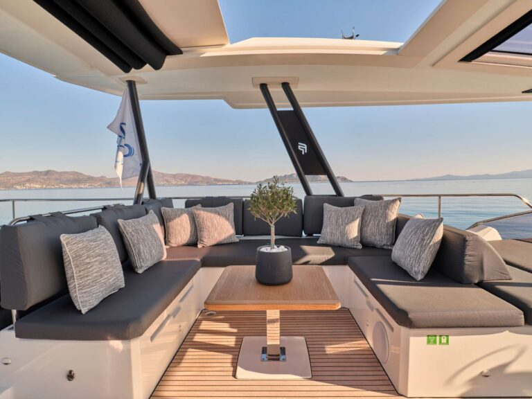 Sun deck lounge