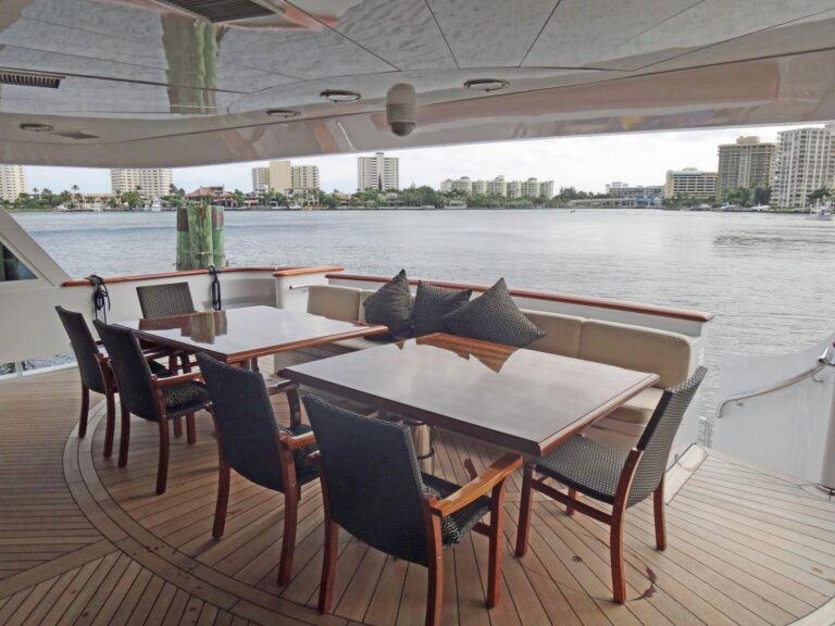 MY CLAIRE - Main aft deck