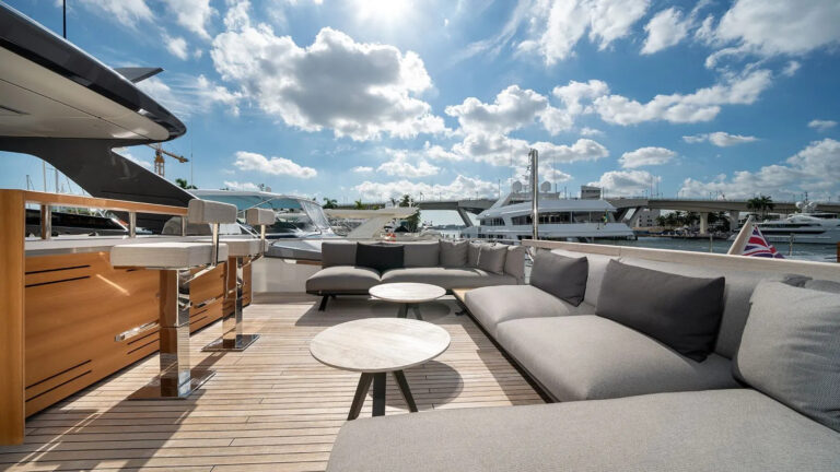 Super Yacht CLIC