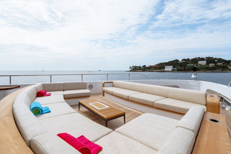 Foredeck Lounge