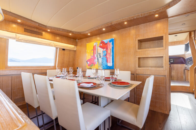 Main salon dining