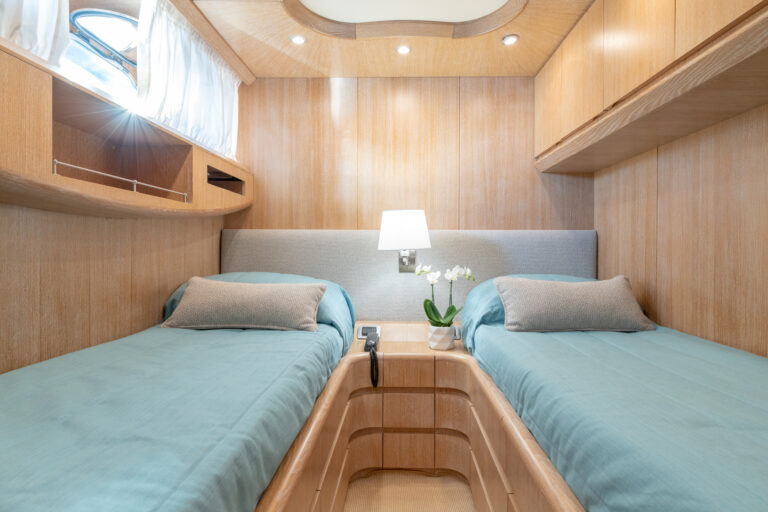 Twin cabin