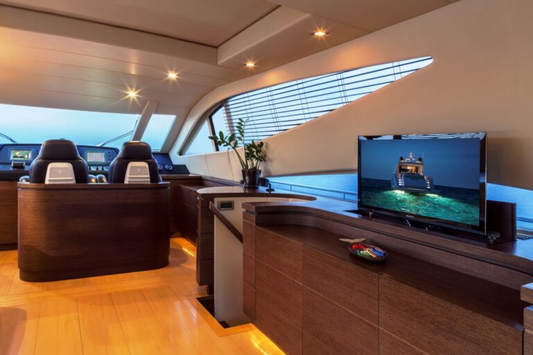 Helm station