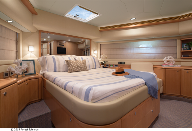 MY CRYSTAL PARROT - VIP cabin