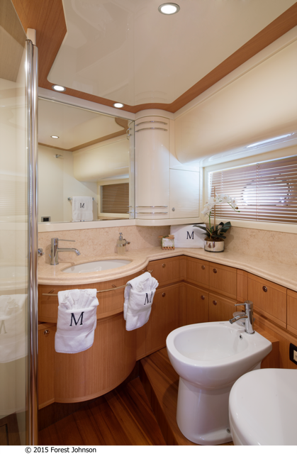 MY CRYSTAL PARROT - VIP ensuite