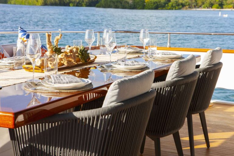 Main Deck Aft Dining