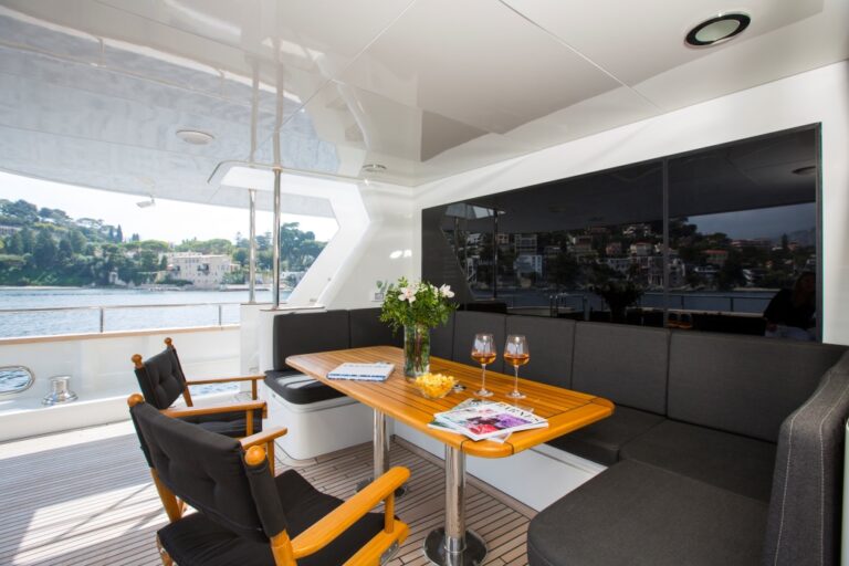 MY DESTINY - Aft deck
