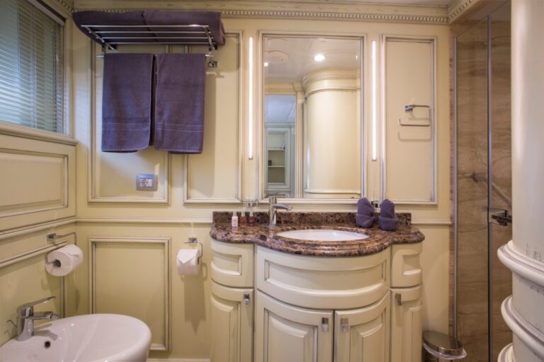 MY DESTINY - Ensuite 2
