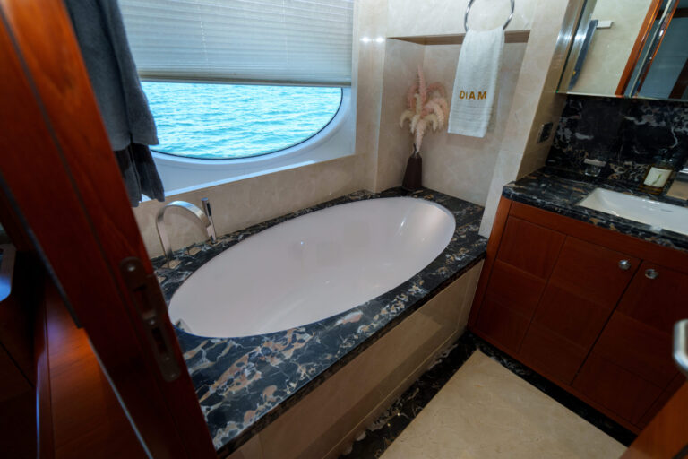 Master Ensuite Bathtub