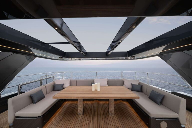 Flybridge Dining