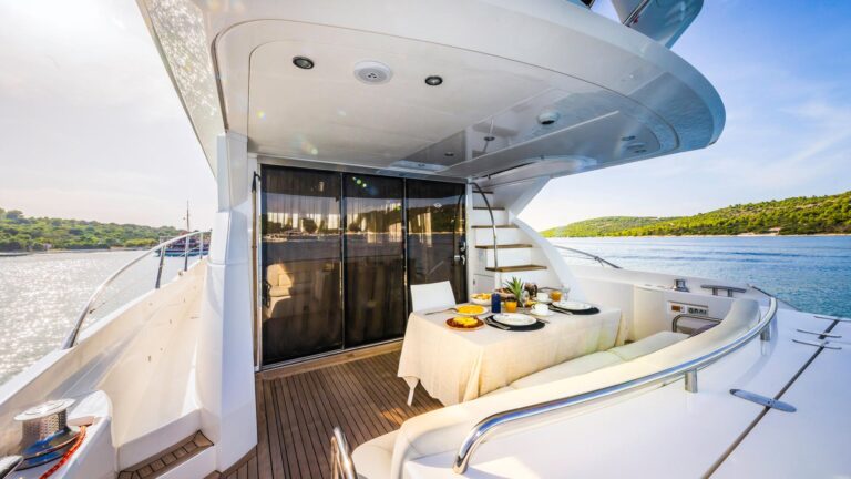 Main Deck Dining