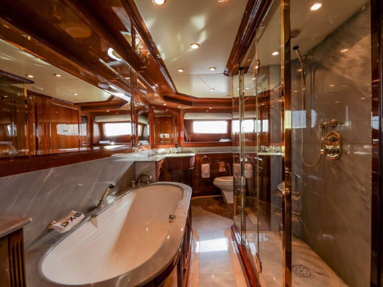 Double Cabin Ensuite Bathroom