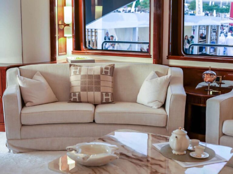 Main Saloon - Sofa