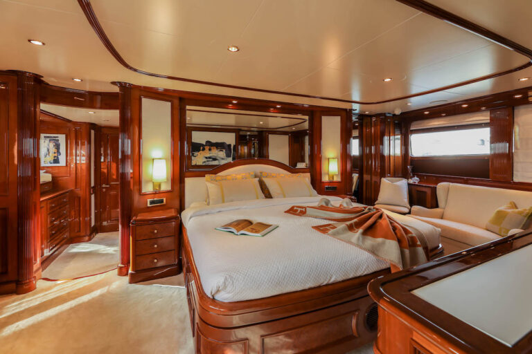 Master Suite - Bed