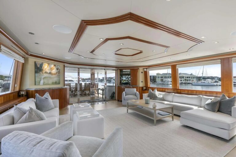 Main Salon Lounge