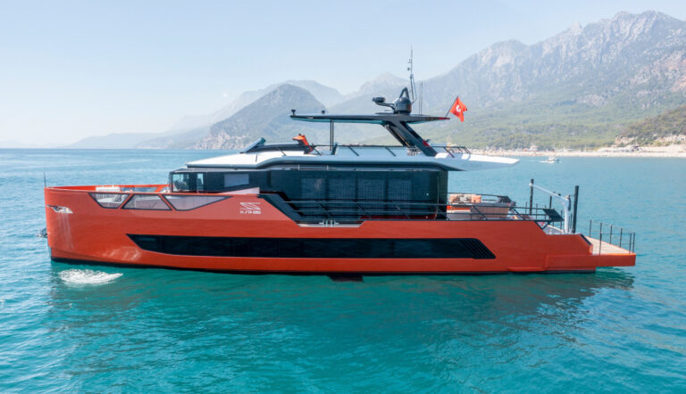 Super yacht EDGE