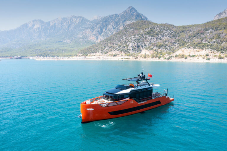 Motor yacht EDGE