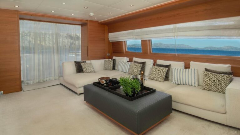 Main Salon Lounge