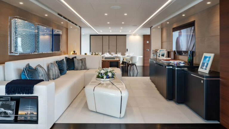 Main Salon Lounge
