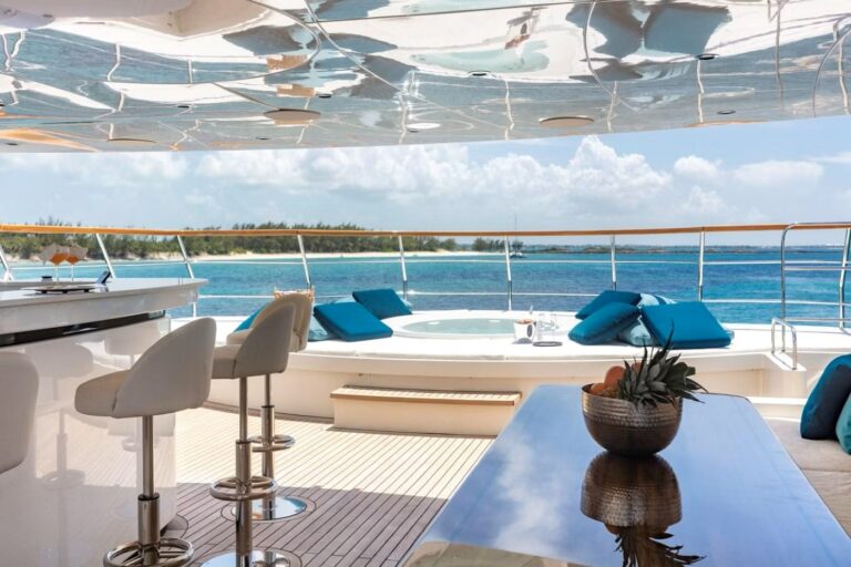 Exterior Sunbathing Area