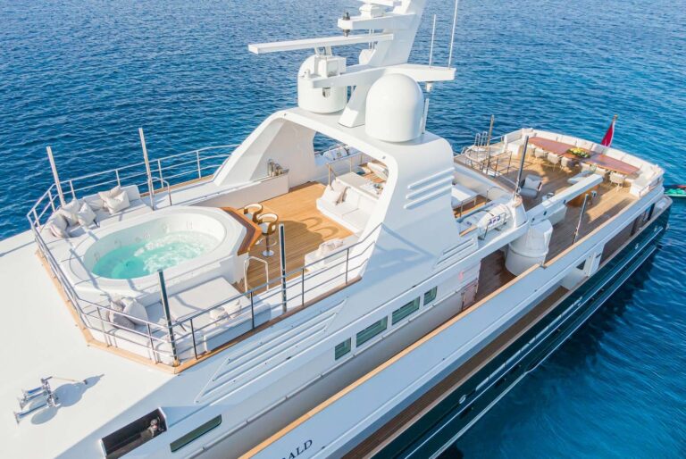 Sun Deck With Jacuzzi