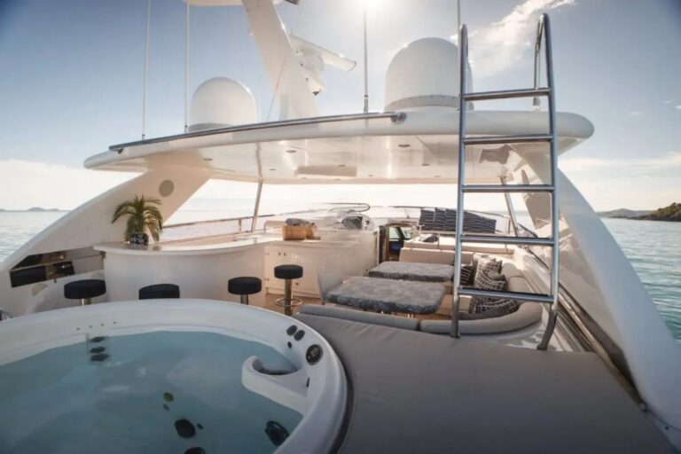 Exterior Sunbathing Area