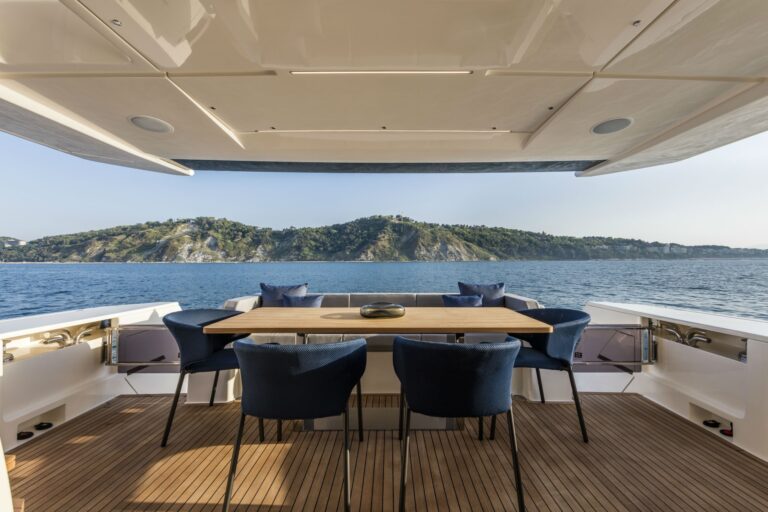 Aft Dining Option - sistership