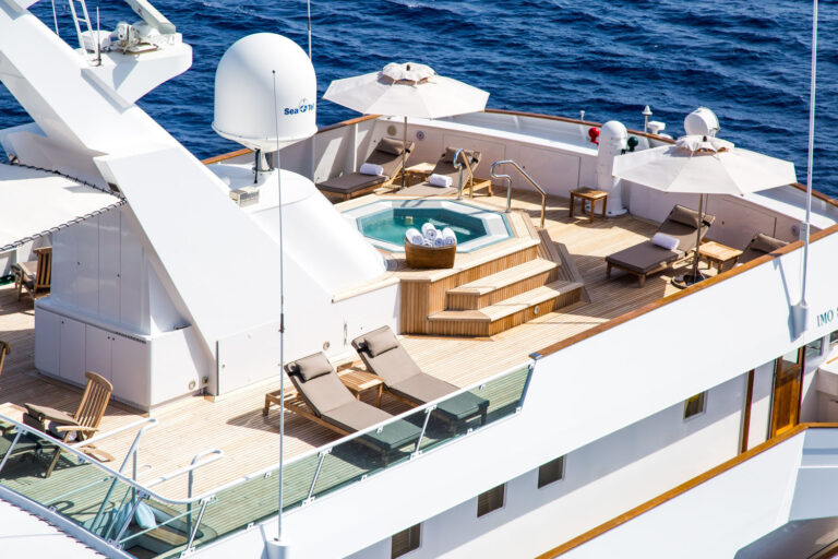 MY ESMERALDA - Sundeck