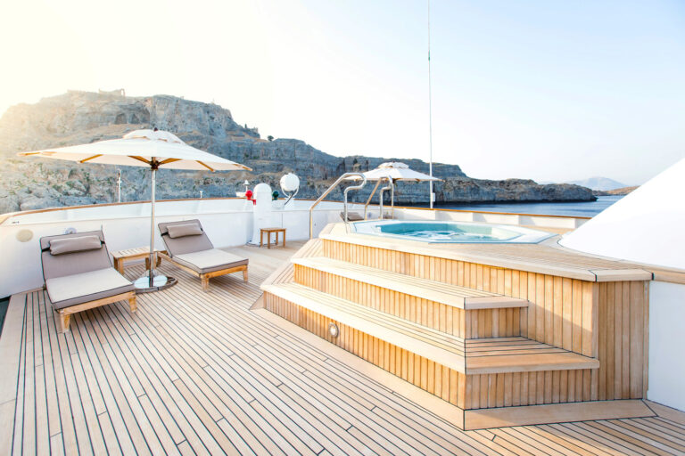 MY ESMERALDA - Sundeck Jacuzzi