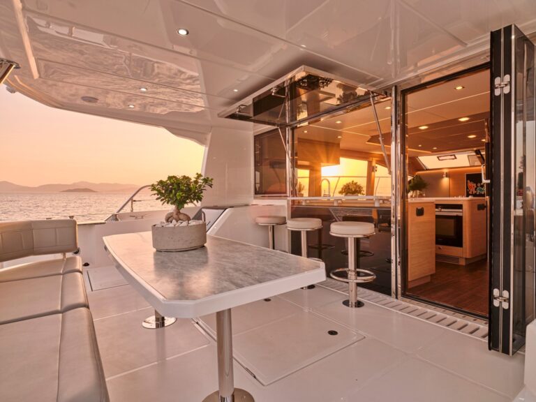 Aft Cockpit Dining