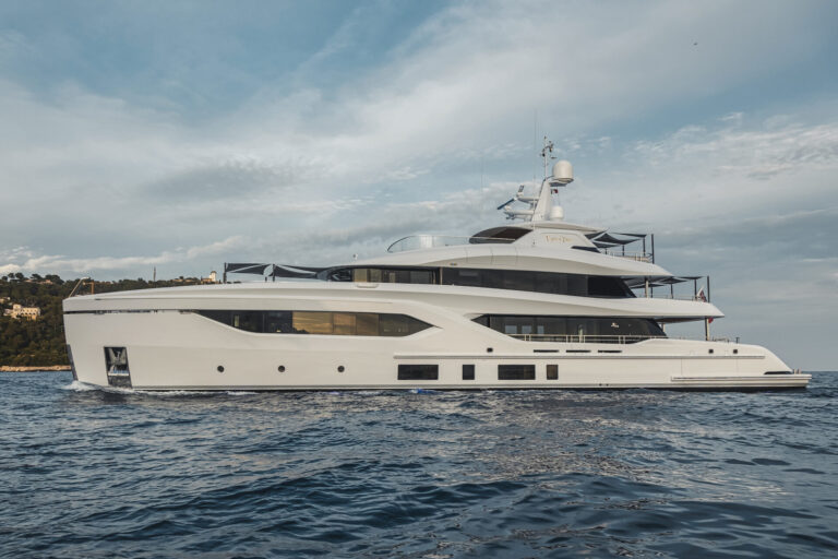 Superyacht EXTRA TIME