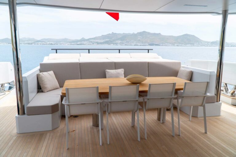 Main deck aft dining