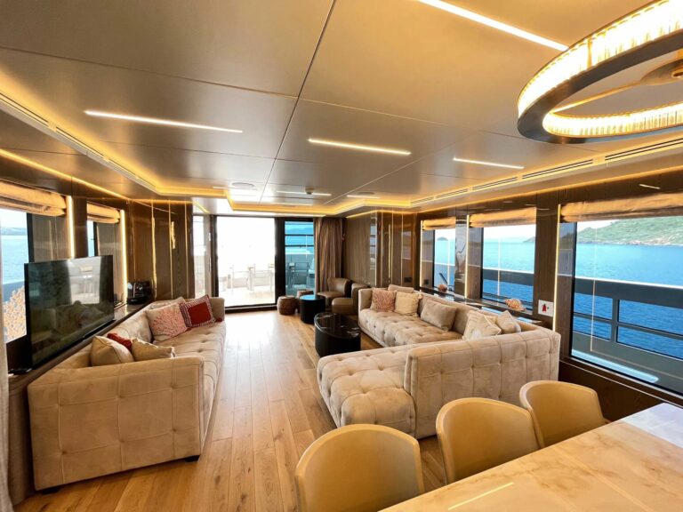 Main salon view aft