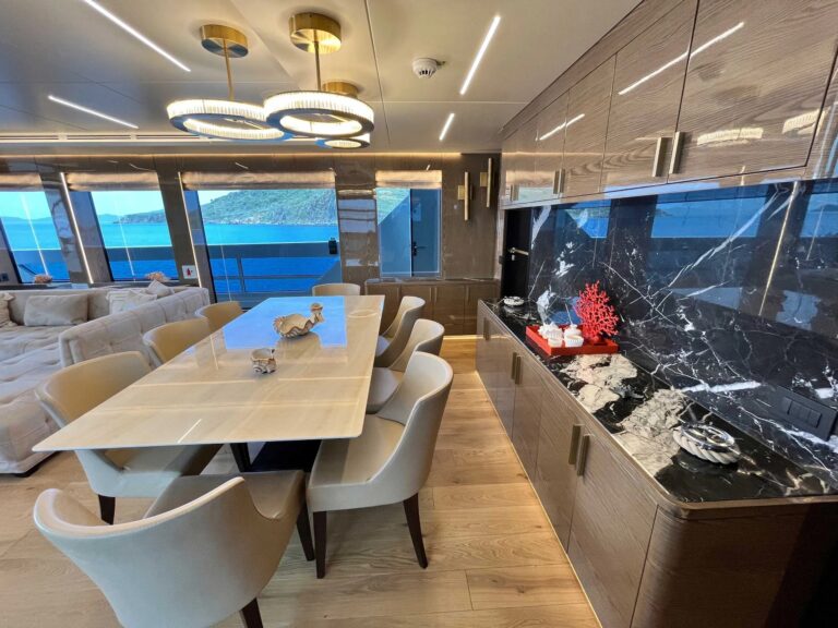 Main salon dining