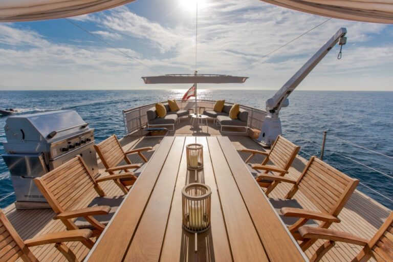 Flybridge dining table