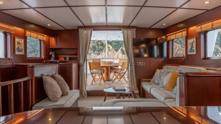 Main salon view aft
