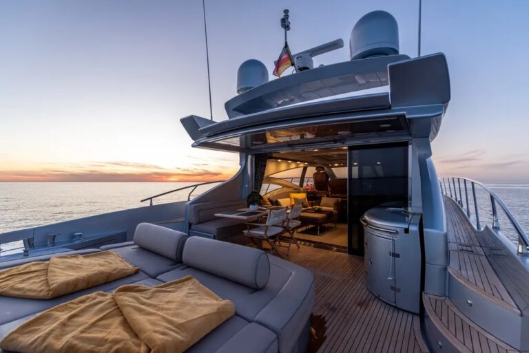 Aft Cockpit