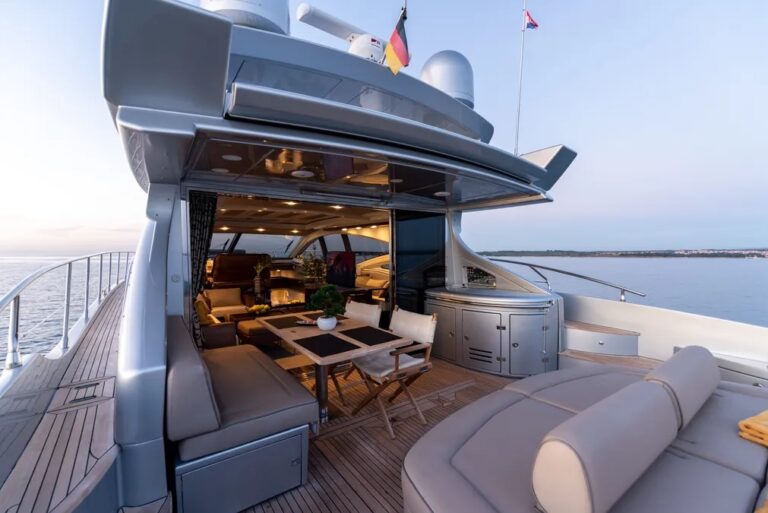 Aft Cockpit
