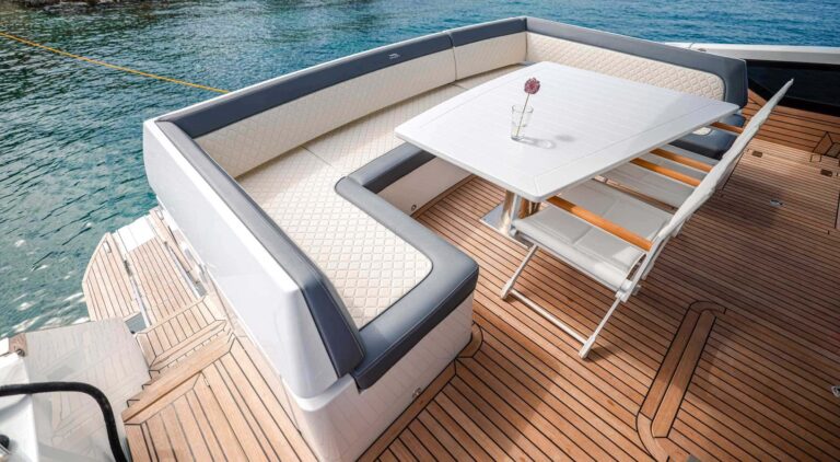 Main Deck Aft Dining