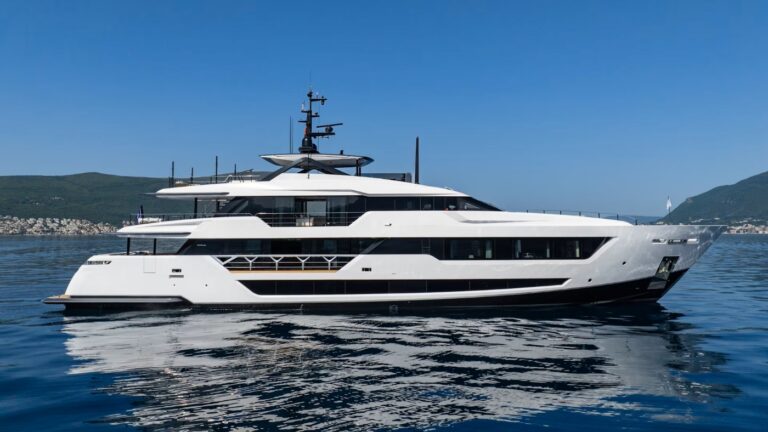 Motor Yacht FIFI