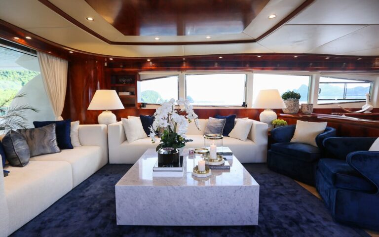Main salon lounge