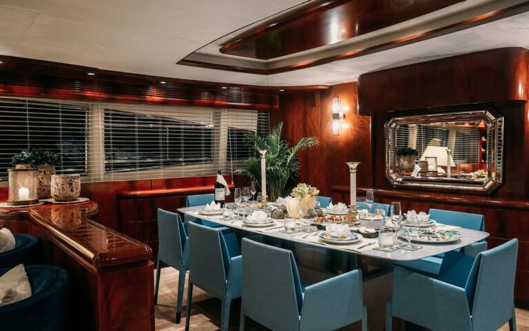 Main salon dining