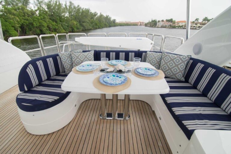 Flybridge Dining