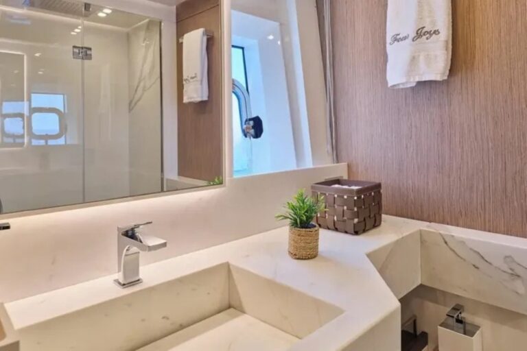 Master Bathroom 01